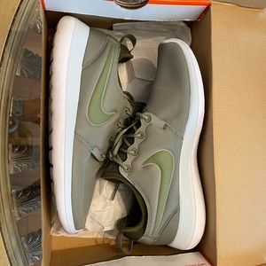 Like new Nike Air Zoom Fearless Flyknit size 9.